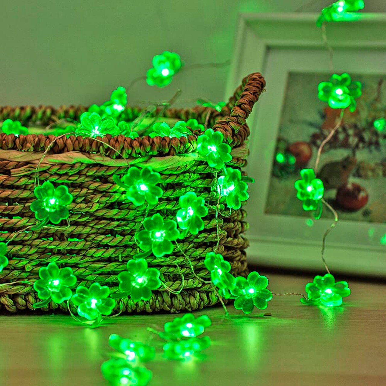 St Patricks Day Decorations Shamrocks String Lights Battery Operated with Remote 10 ft 40 LEDs Lucky Clover Green Lights for Bedroom Party Feast of Saint St. Patrick's Day Decoration